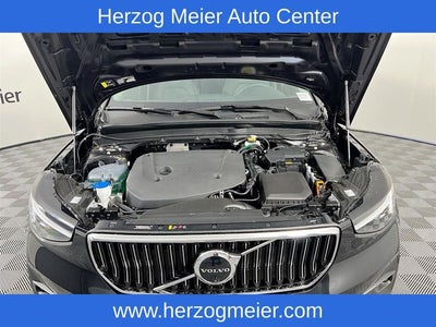 2025 Volvo XC40 B5 Plus Bright Theme