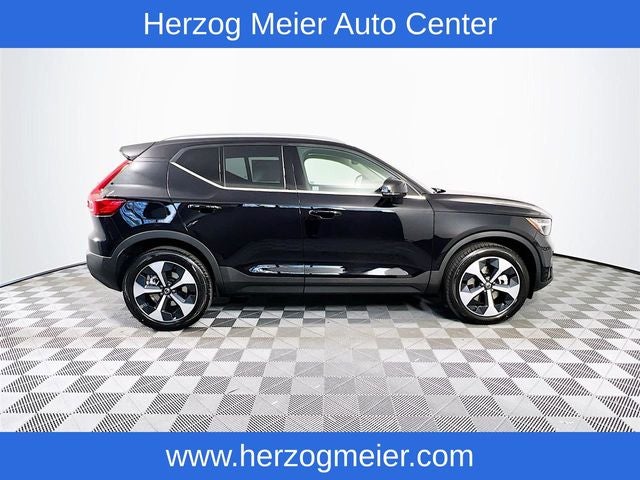 2025 Volvo XC40 B5 Plus Bright Theme