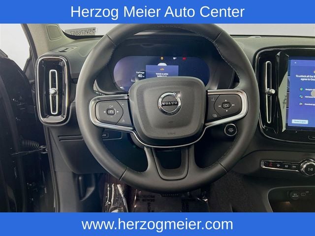 2025 Volvo XC40 B5 Plus Bright Theme