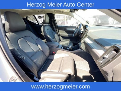 2025 Volvo XC40 B5 Plus Bright Theme