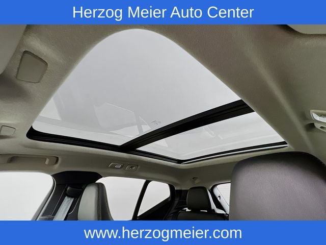 2025 Volvo XC40 B5 Core