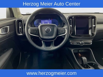 2025 Volvo XC40 B5 Core