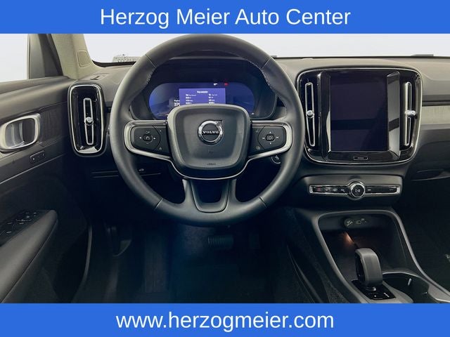 2025 Volvo XC40 B5 Core