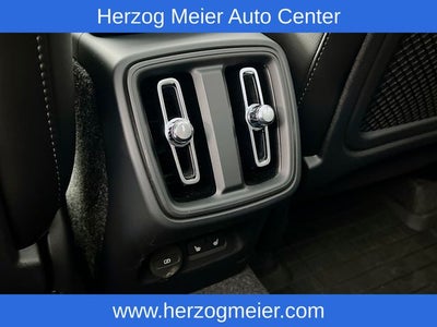 2025 Volvo XC40 B5 Core