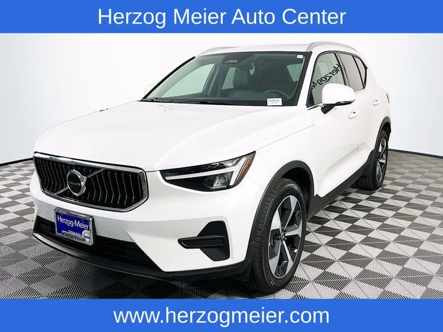 2025 Volvo XC40 B5 Core