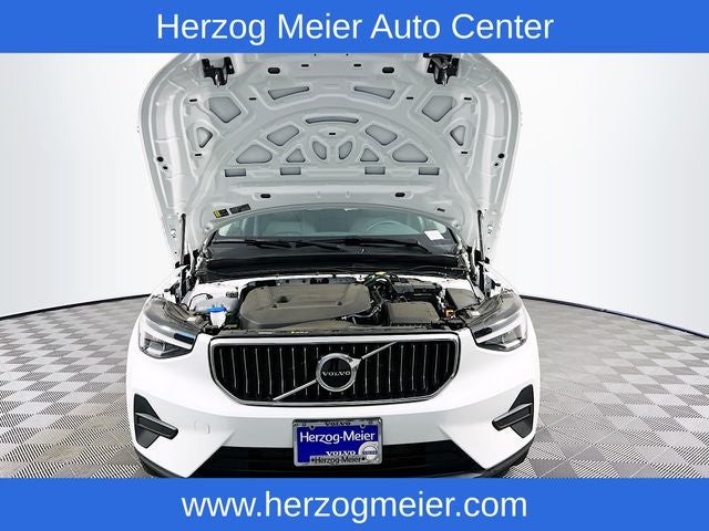 2025 Volvo XC40 B5 Core