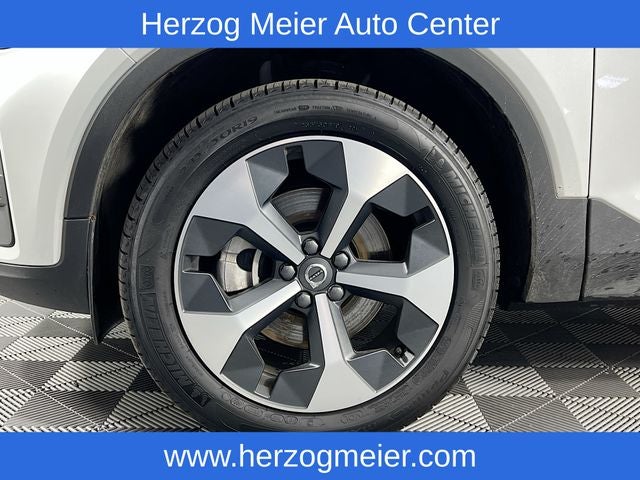 2025 Volvo XC40 B5 Core