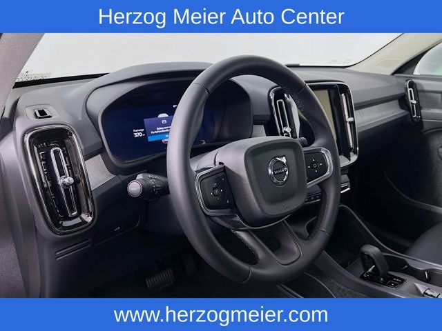 2025 Volvo XC40 B5 Core