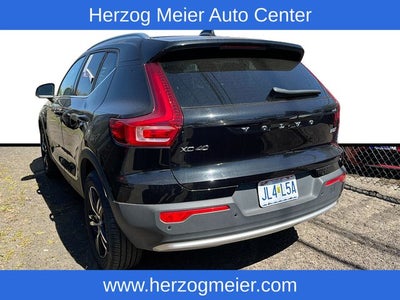 2025 Volvo XC40 B5 Core