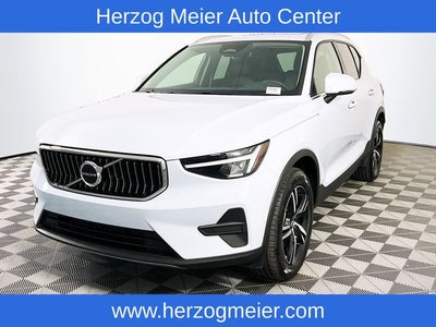 2025 Volvo XC40 B5 Core