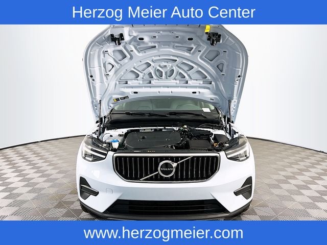 2025 Volvo XC40 B5 Core