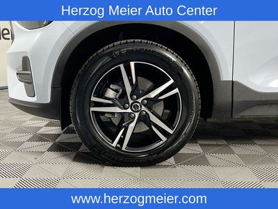 2025 Volvo XC40 B5 Core