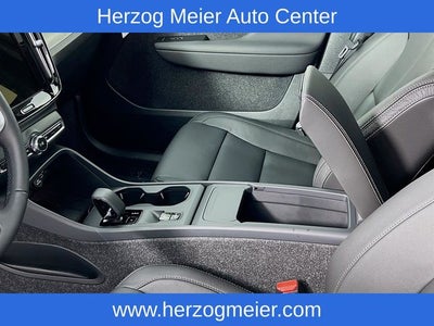 2025 Volvo XC40 B5 Core