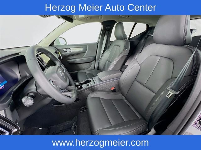 2025 Volvo XC40 B5 Core