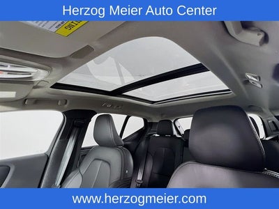 2025 Volvo XC40 B5 Core