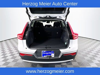 2025 Volvo XC40 B5 Core