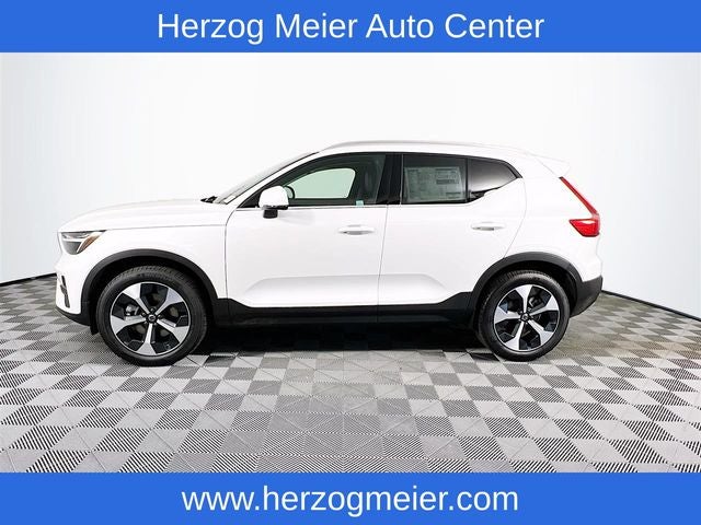 2025 Volvo XC40 B5 Core