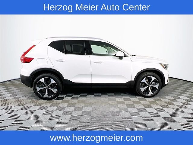 2025 Volvo XC40 B5 Core