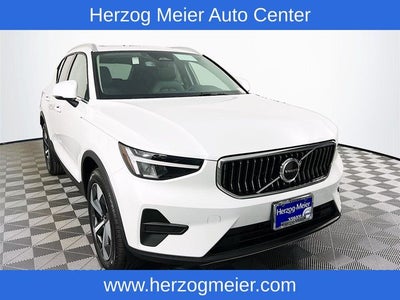 2025 Volvo XC40 B5 Core