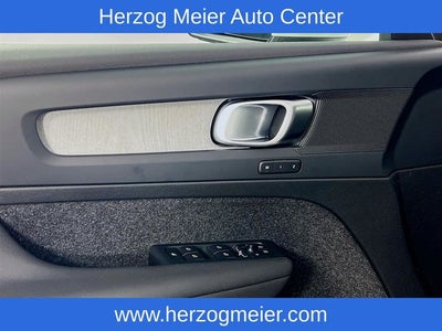 2025 Volvo XC40 B5 Core