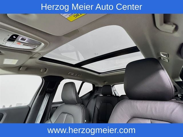 2025 Volvo XC40 B5 Core