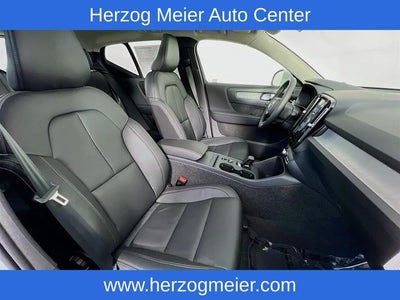 2025 Volvo XC40 B5 Core
