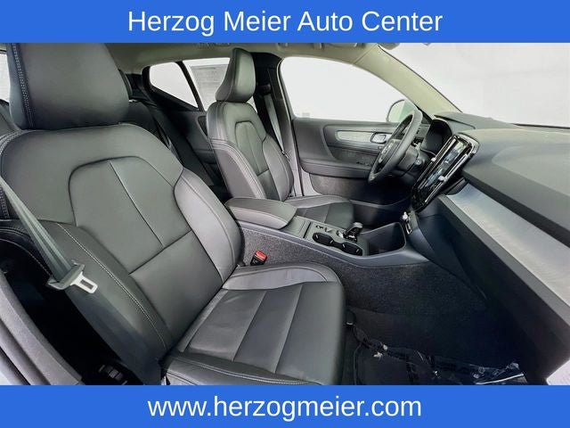 2025 Volvo XC40 B5 Core