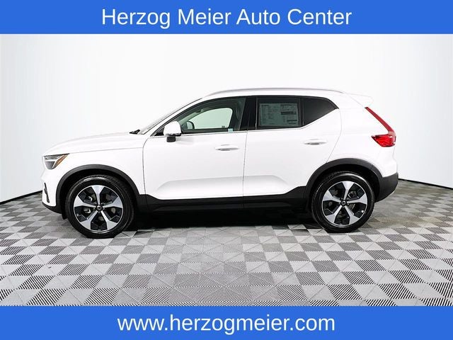 2025 Volvo XC40 B5 Core