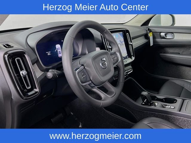 2025 Volvo XC40 B5 Core