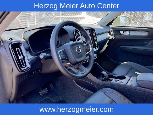 2025 Volvo XC40 B5 Core