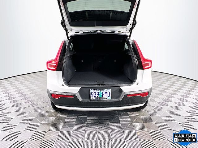 2025 Volvo XC40 B5 Core