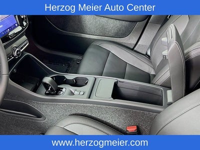 2025 Volvo XC40 B5 Core