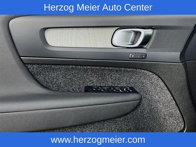 2025 Volvo XC40 B5 Core