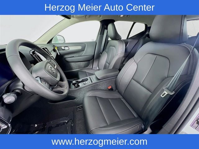 2025 Volvo XC40 B5 Core