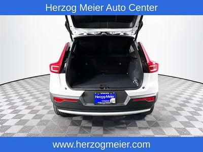 2025 Volvo XC40 B5 Core