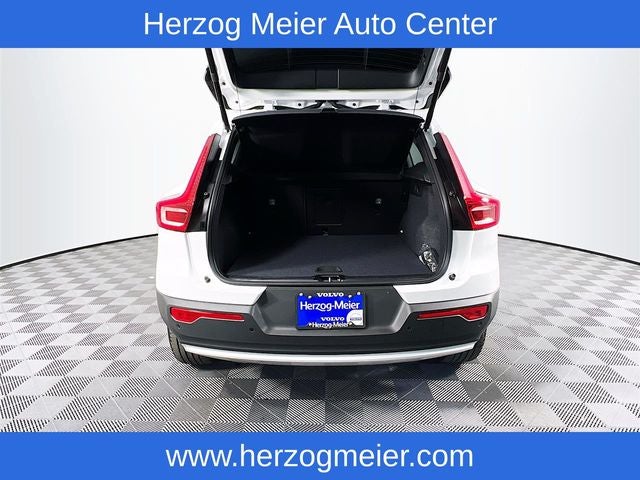 2025 Volvo XC40 B5 Core