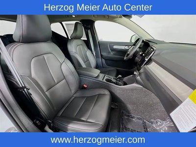 2025 Volvo XC40 B5 Core