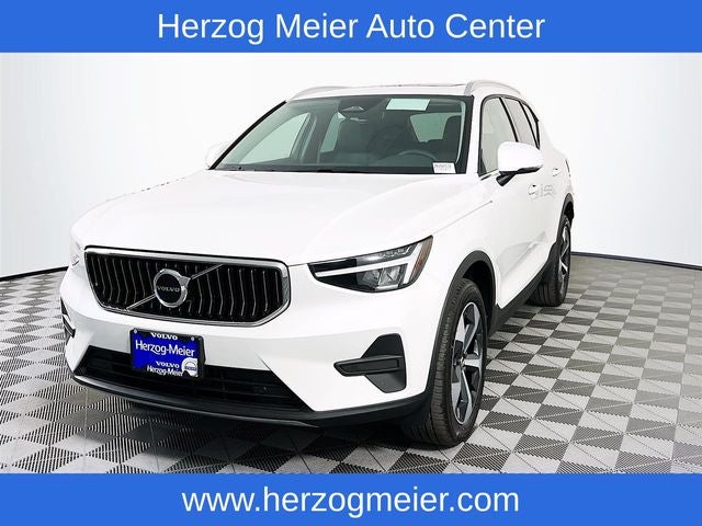 2025 Volvo XC40 B5 Core