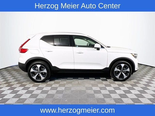 2025 Volvo XC40 B5 Core