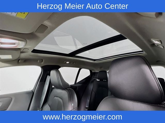 2025 Volvo XC40 B5 Core