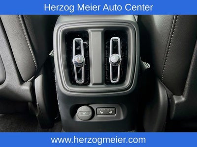 2025 Volvo XC40 B5 Core