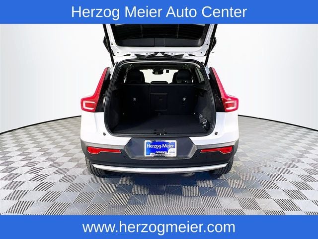 2025 Volvo XC40 B5 Core