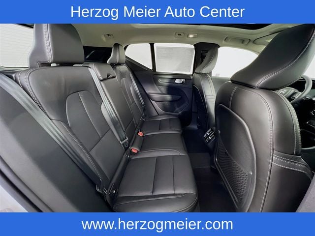 2025 Volvo XC40 B5 Core