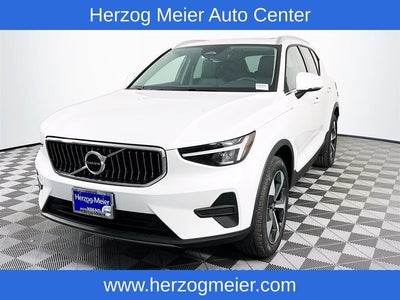 2025 Volvo XC40 B5 Core