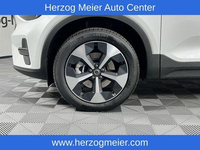 2025 Volvo XC40 B5 Core