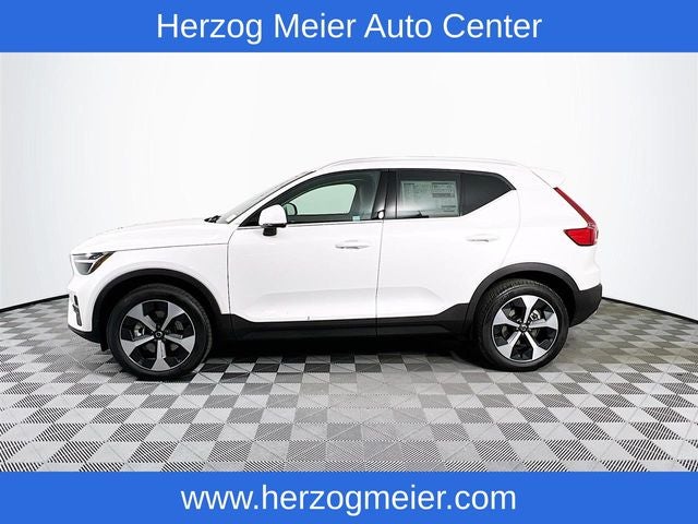 2025 Volvo XC40 B5 Core
