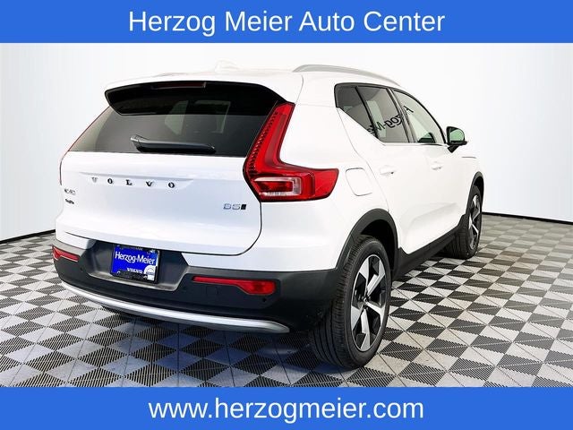 2025 Volvo XC40 B5 Core