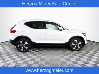 2025 Volvo XC40 B5 Core