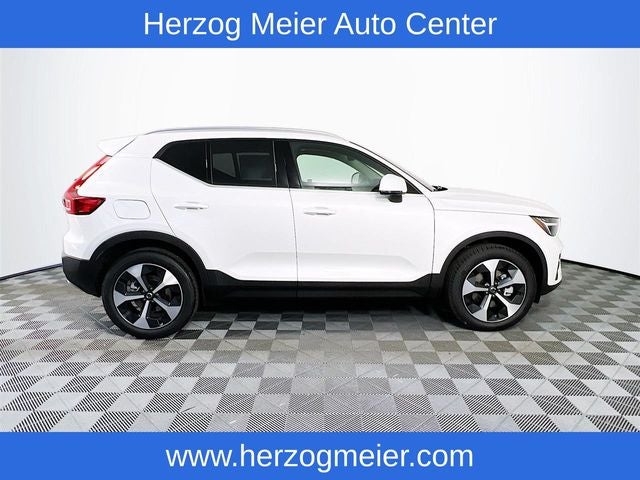 2025 Volvo XC40 B5 Core