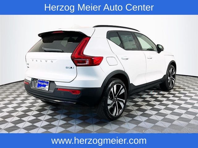 2023 Volvo XC40 B5 Ultimate